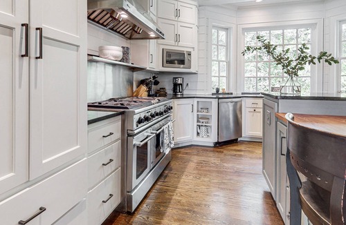 Lakemont House | Lakefront estate on Lake Rabun-boathouse, pickleball, game room & stunning views