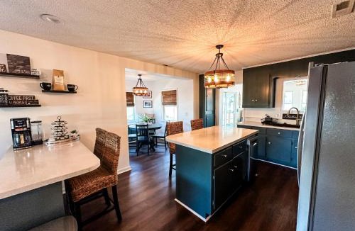 Cross House | Lakefront Fishing and Grilling - Home Sweet Home!