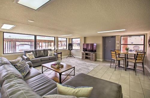 Lake Hamilton House | Lakefront Gem w/Docks on Central Ave