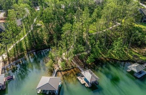 Seneca House | Lakefront Getaway Dock Fire Pit & Games