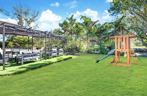 Ludlam House | Lakefront Getaway w/Pool, BBQ & Playground