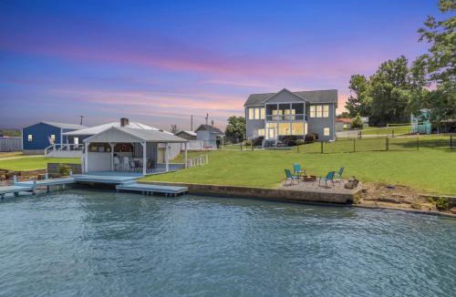 Greenwood House | Lakefront Getaway with Dock, Pool, Sunset Games