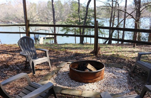 Westminster Cabin | Lakefront Hartwell- 3bed/2Bath cozy lakefront house/cabin - sleeps 10