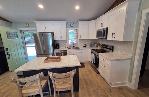 Westminster House | Lakefront Haven on Hartwell