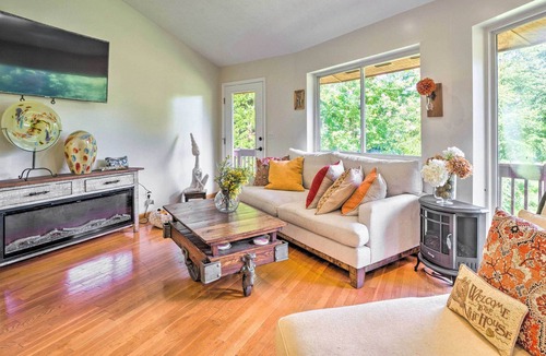 Hendersonville Cabin | Lakefront Hendersonville Cabin Near Fishing!