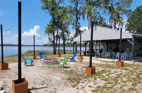 Clermont House | Lakefront home - country setting - just a little piece of paradise.