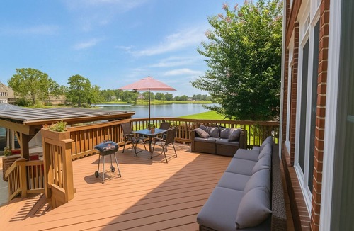 Evans House | Lakefront Home for Families & Groups – Private Pool, BBQ, Kayaks, Fishing