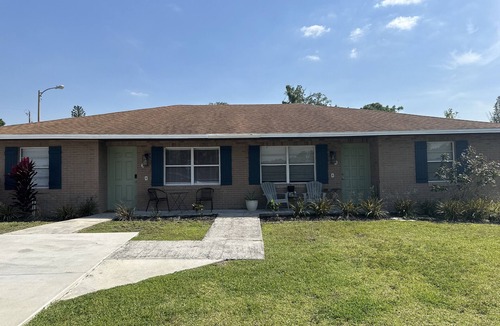Dixieland House | LAKEFRONT HOME-PATIO/WASHER/DRYER/FULLY EQUIPPED-NEAR COLLEGE/SHOPS/MUSEUM/PARKS