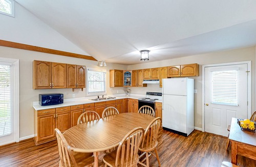 Prosperity House | Lakefront Home with Central AC, WiFi, Lake Views, & Private Washer/Dryer
