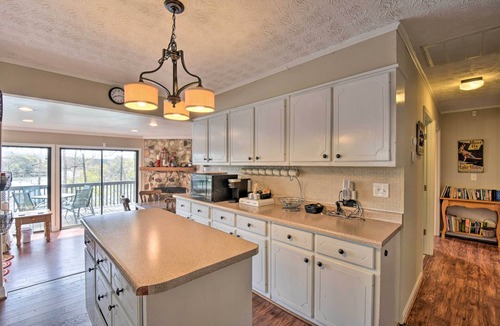 Lavonia Cottage | Lakefront Lavonia Cottage w/2-Story Dock!