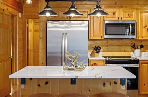 Old Fort Cabin | Lakefront Lodge: 2 King Suites, Game Room, Kayaks & Fire Pit!
