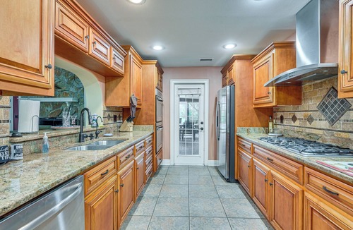 Lutz House | Lakefront Lutz Home w/Hot Tub: 15 Mi to Tampa