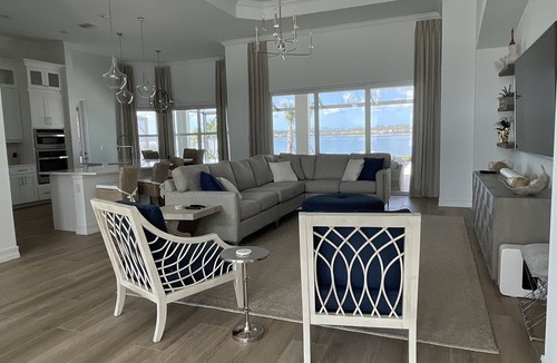 Biggar House | Lakefront Luxury Living