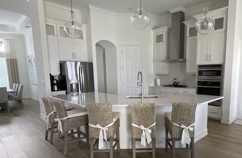 Biggar House | Lakefront Luxury Living