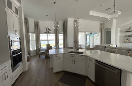 Biggar House | Lakefront Luxury Living