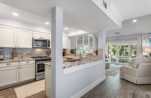 Sandestin House | Lakefront ~ New 6-Seater Golf Cart ~ Pet Friendly ~ Updated Living Area