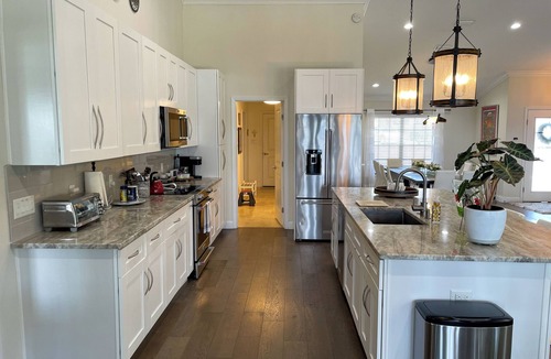 Fairview Shores House | Lakefront Paradise Near Attractions