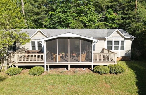 Hendersonville House | Lakefront Retreat in Western Carolina