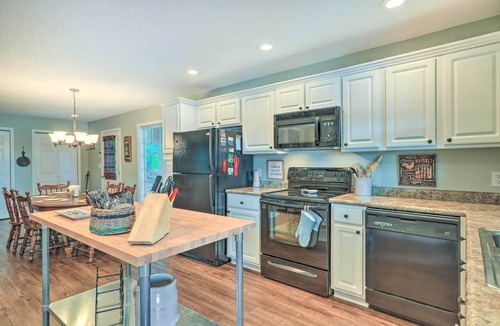 Milledgeville Cottage | Lakefront Retreat w/Deep Water + Great Views!