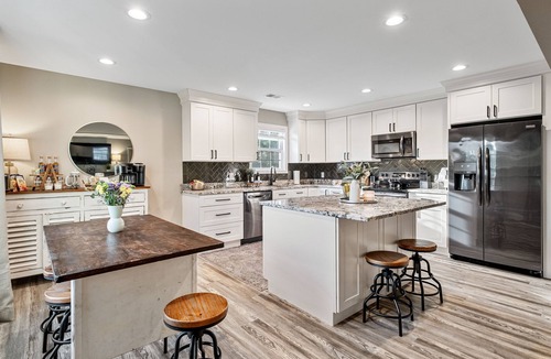 Leesburg House | Lakefront|Sauna|Hot Tub|Fire Pit|Kayaks and more!