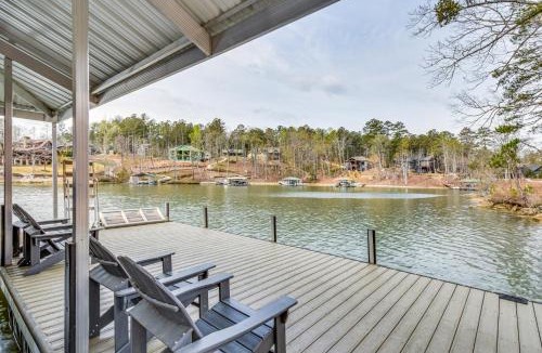 Seneca Apartment | Lakefront Seneca Vacation Rental w/Shared Dock!
