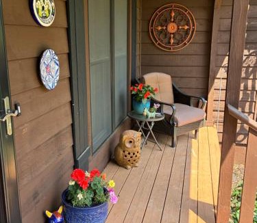 Marietta House | Lakefront Serenity