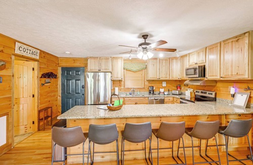 Milledgeville Cottage | Lakefront Sparta Cottage w/Decks & Boat Dock