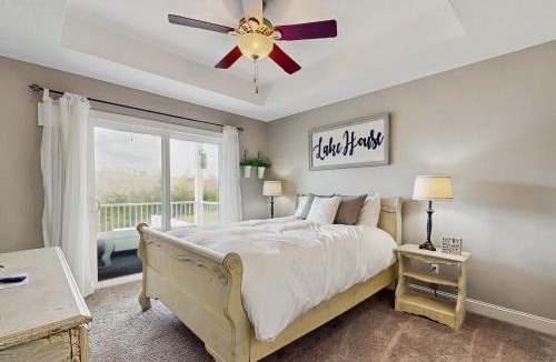 La Follette House | Lakefront Stay Sleeps 4 Decks Pool Golf Clubhouse