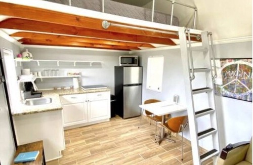Winter Haven Cottage | Lakefront Tiny Cottage 4 Miles to LEGOLAND.