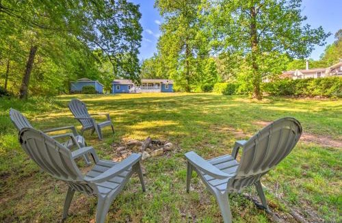 Townville House | Lakefront Townville Gem w/Boat Dock & Kayaks