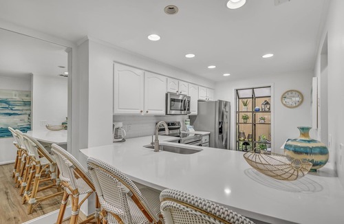 Sandestin House | Lakefront Views ~ Golf Cart ~ Private Patio ~ Community Pool