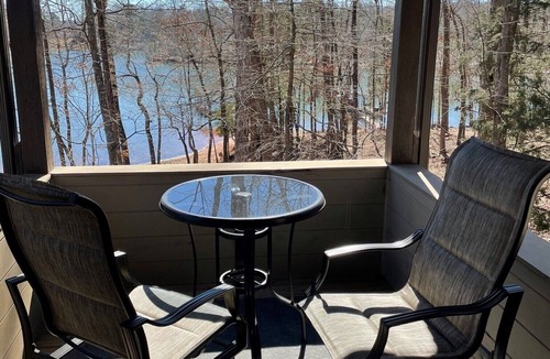 Gumlog House | Lakelife at it's finest!