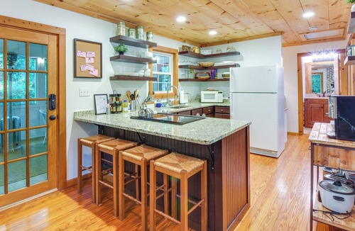 Lakemont Cottage | Lakemont Vacation Rental w/Screened-In Porch!