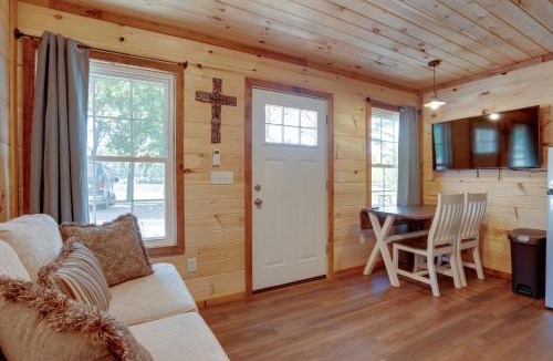 Trenton House | Lakeside Cabin w/Kayaks: Near Cloudland Canyon!