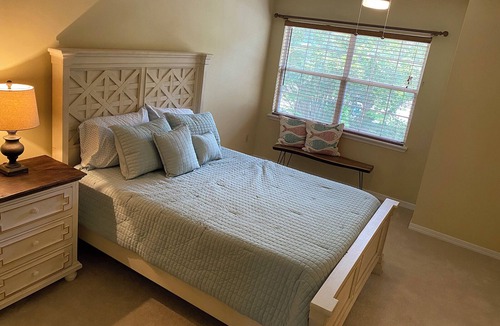 Southside House | Lakeside Condo Southside Jacksonville Easy Access to I-295 and Downtown.