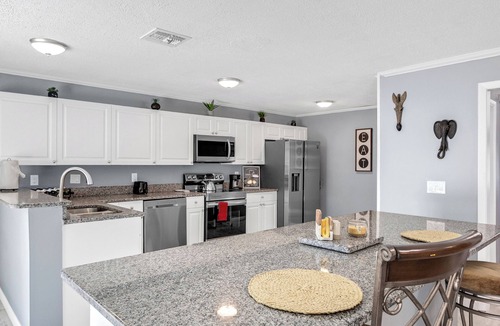 Auburndale House | Lakeside Escape - Charming - Nearby Attractions