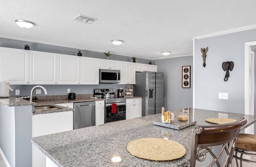 Auburndale House | Lakeside Escape - Modern & Spacious - Ace Location