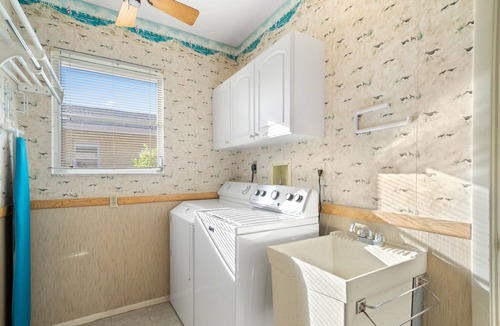 Venice Gardens House | Lakeside House, 4 Bedrooms, Private Heated Pool, HDTV, Sleeps 8, WiFi