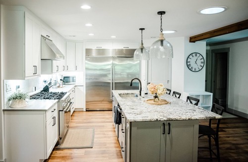 Caryville House | Lakeside Luxury: Spacious 6-Bdrm Lodge with Dock
