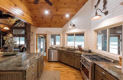 Mooresburg House | Lakeside Mountain Retreat in Mooresburg