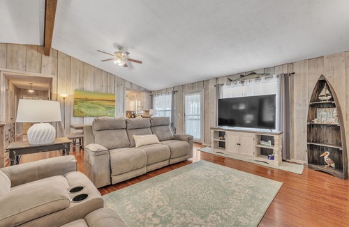 Blue Mountain House | Lakeside Paradise: 4BR Retreat on Neely Henry Lake by RedAwning
