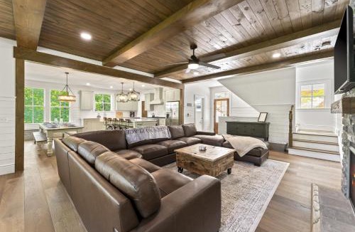 Jacksboro House | Lakeside Retreat Sleeps 22 Dock Grill Game Room