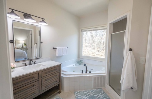 Gainesville House | Lakeside Retreat w/Hot Tub & Private 2 story Dock