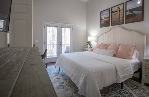 Gainesville House | Lakeside Retreat w/Hot Tub & Private 2 story Dock