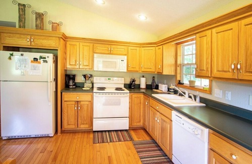 Hayesville Cabin | Lakeside Serenity-Lakefront-Pool Table-4X4 Needed