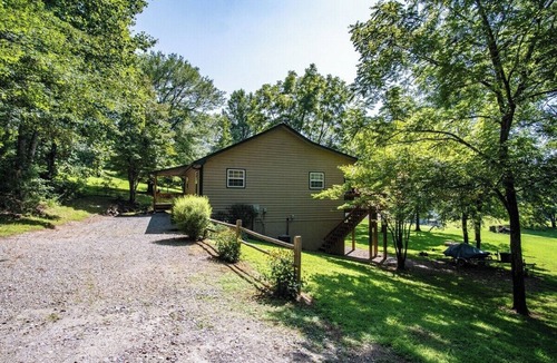 Hayesville Cabin | Lakeside Serenity-Lakefront-Pool Table-4X4 Needed