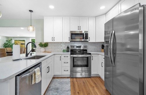 Doctors Inlet House | Lakeside, Water View, Kayak, BBQ Grill, Fire Pit