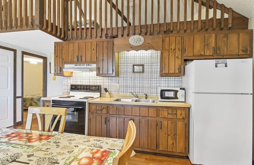 Ellijay Cabin | Lakeview Cabin #4 at Carters Lake Marina, includes boat slip at marina
