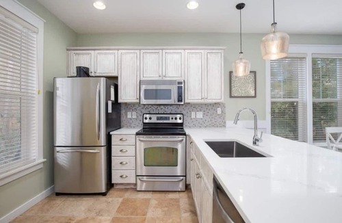 Laurel Grove House | Lakeview house with 6 passenger golf cart included!