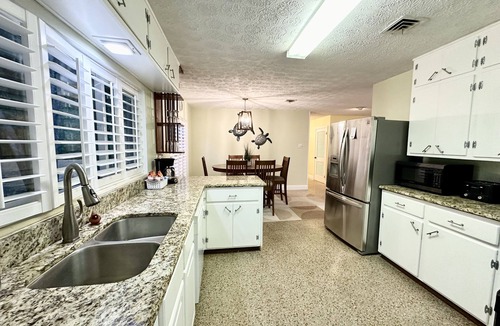 Leesburg House | Lakeview house with old Florida feel close to everything fun in Central Florida